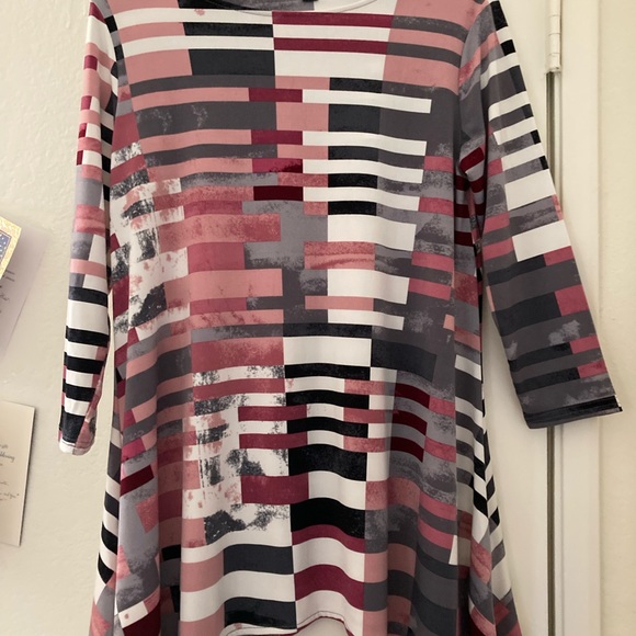 Alfa I Printed Asymmetrical Swing Knit Tunic - Picture 2 of 12